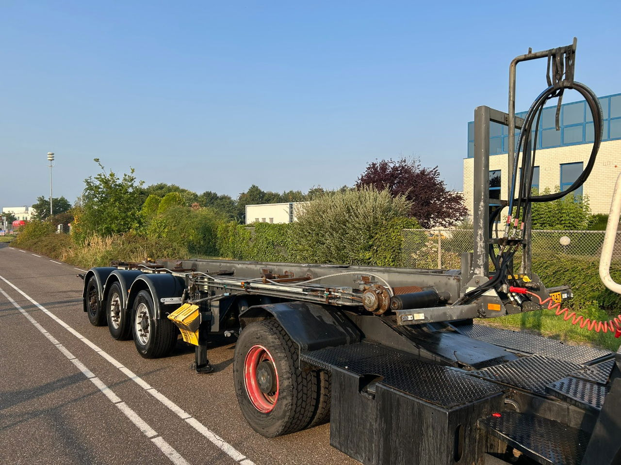 Van Hool Cable system 90 tipping / disc brakes bpw / lifting axle / remote control - Konteinerveduk/ Tõstukiga poolhaagis: pilt 1 Van Hool Cable system 90 tipping / disc brakes bpw / lifting axle / remote control - Konteinerveduk/ Tõstukiga poolhaagis: pilt 1