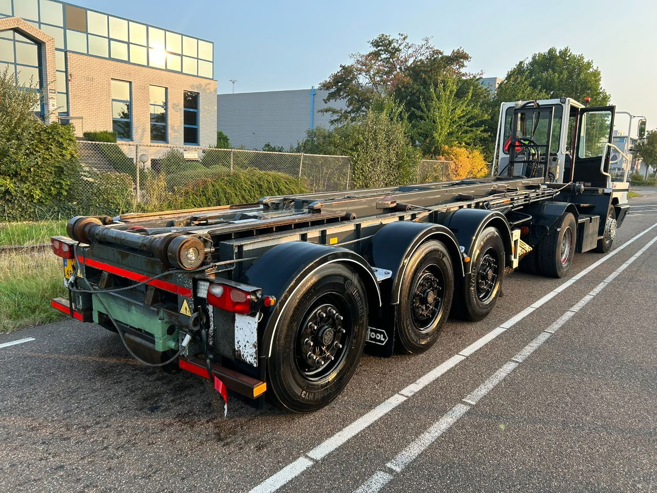 Van Hool Cable system 90 tipping / disc brakes bpw / lifting axle / remote control - Konteinerveduk/ Tõstukiga poolhaagis: pilt 2 Van Hool Cable system 90 tipping / disc brakes bpw / lifting axle / remote control - Konteinerveduk/ Tõstukiga poolhaagis: pilt 2