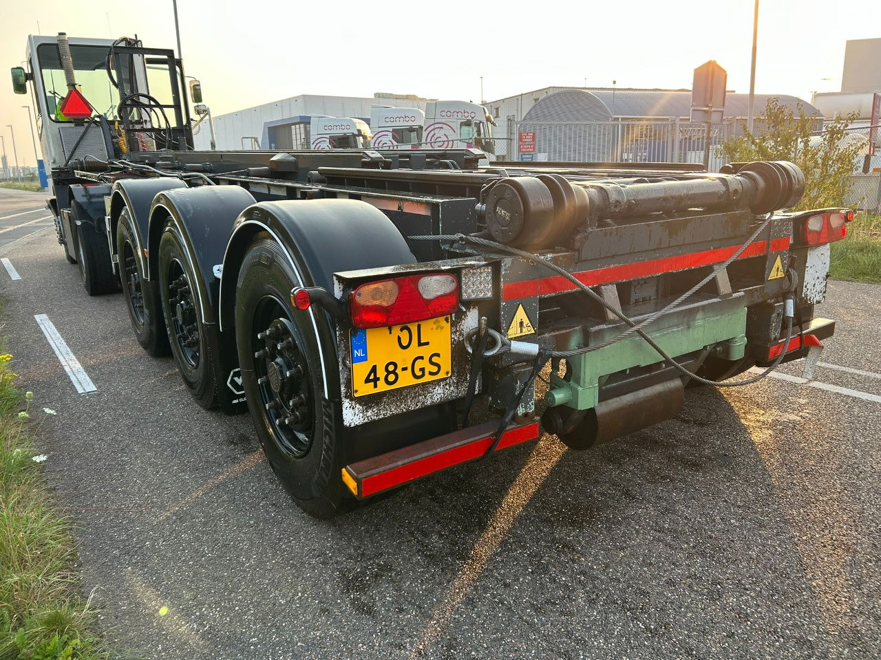 Van Hool Cable system 90 tipping / disc brakes bpw / lifting axle / remote control - Konteinerveduk/ Tõstukiga poolhaagis: pilt 3 Van Hool Cable system 90 tipping / disc brakes bpw / lifting axle / remote control - Konteinerveduk/ Tõstukiga poolhaagis: pilt 3