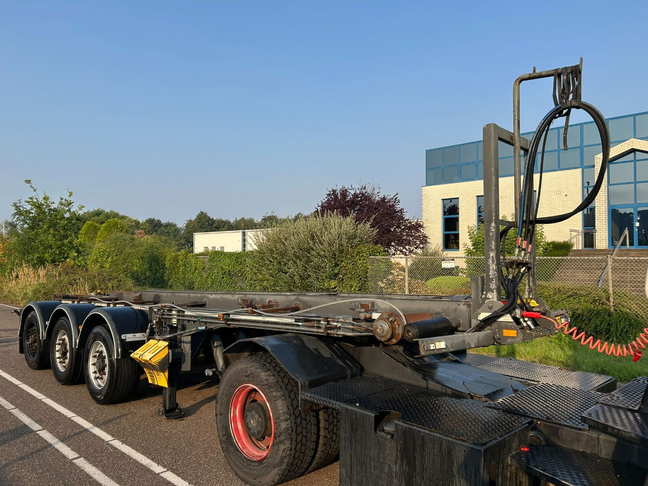 Van Hool Cable system 90 tipping / disc brakes bpw / lifting axle / remote control - Konteinerveduk/ Tõstukiga poolhaagis: pilt 1 Van Hool Cable system 90 tipping / disc brakes bpw / lifting axle / remote control - Konteinerveduk/ Tõstukiga poolhaagis: pilt 1