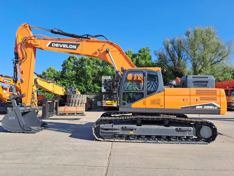 Develon DX 300 LC-7LC-7M (4 Pieces available) - Lintekskavaator: pilt 1 Develon DX 300 LC-7LC-7M (4 Pieces available) - Lintekskavaator: pilt 1