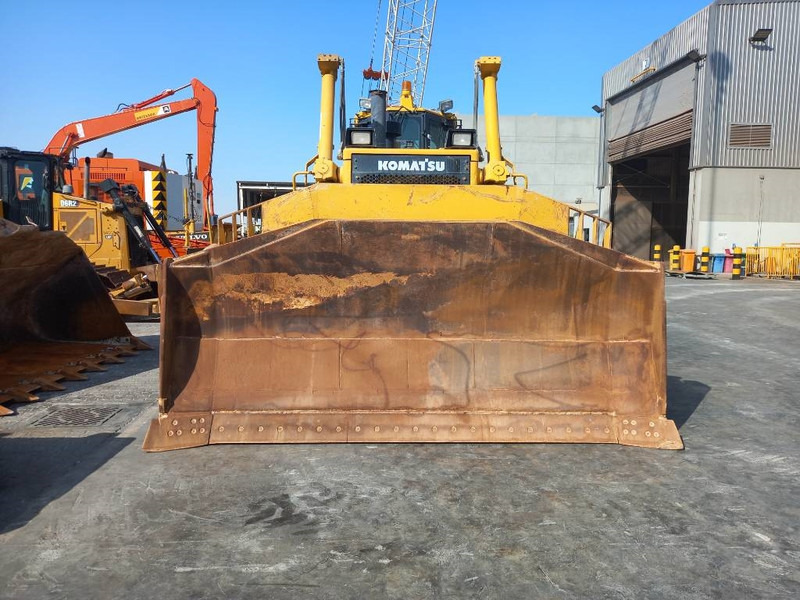 Komatsu D155A-6R (4 Pcs available in Abu Dhabi) - Buldooser: pilt 3 Komatsu D155A-6R (4 Pcs available in Abu Dhabi) - Buldooser: pilt 3