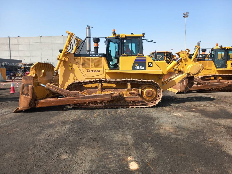 Komatsu D155A-6R (4 Pcs available in Abu Dhabi) - Buldooser: pilt 1 Komatsu D155A-6R (4 Pcs available in Abu Dhabi) - Buldooser: pilt 1