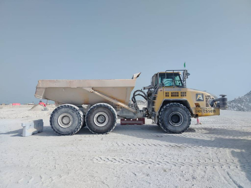 Komatsu HM400-3R 4 pieces available in Abu Dhabi) - Liigendkallur: pilt 2 Komatsu HM400-3R 4 pieces available in Abu Dhabi) - Liigendkallur: pilt 2