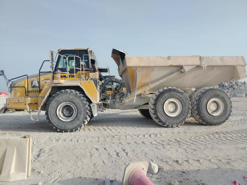 Komatsu HM400-3R (4 pieces available in Abu Dhabi) - Liigendkallur: pilt 1 Komatsu HM400-3R (4 pieces available in Abu Dhabi) - Liigendkallur: pilt 1