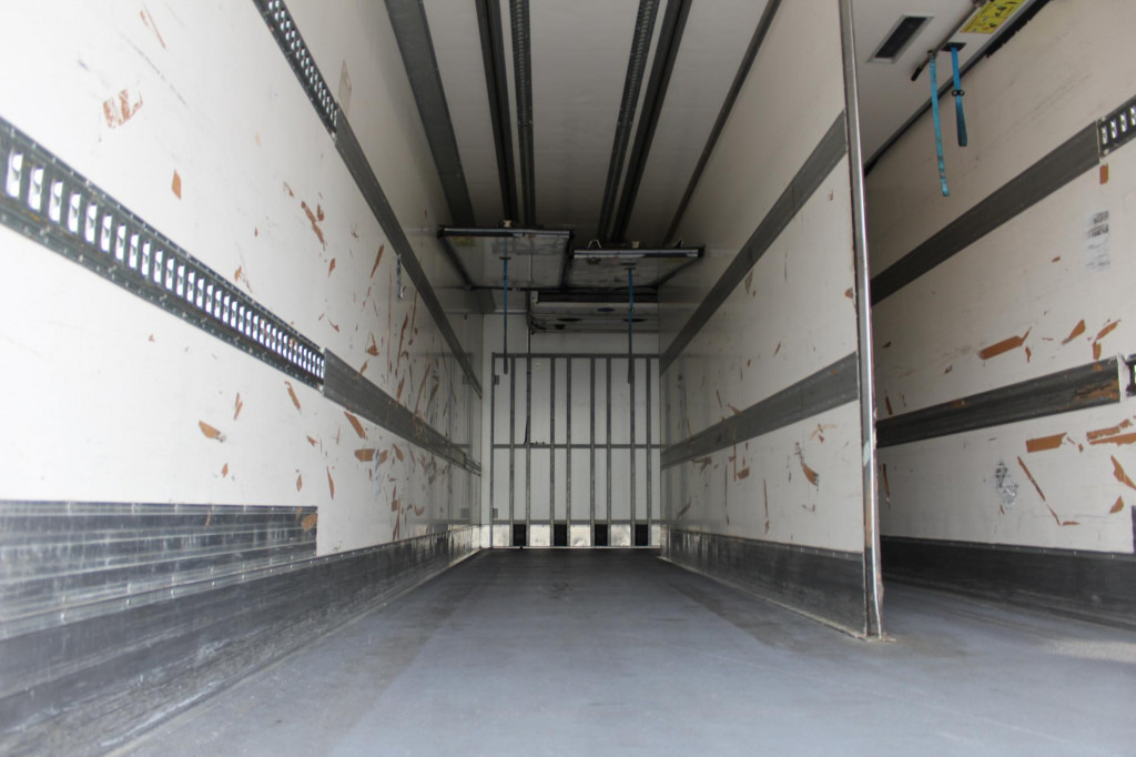 Mercedes-Benz Antos 2536 E6 CS 1250Mt Tri-temp LBW TW ATP - Külmutiga veoauto: pilt 3 Mercedes-Benz Antos 2536 E6 CS 1250Mt Tri-temp LBW TW ATP - Külmutiga veoauto: pilt 3