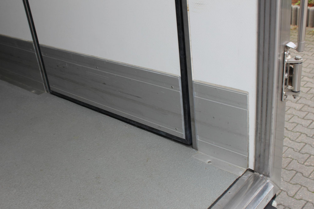 Mercedes-Benz Atego  1024 E6 TK T-1000R Strom Tür+LBW Nur 85Tkm - Külmutiga veoauto: pilt 4 Mercedes-Benz Atego  1024 E6 TK T-1000R Strom Tür+LBW Nur 85Tkm - Külmutiga veoauto: pilt 4