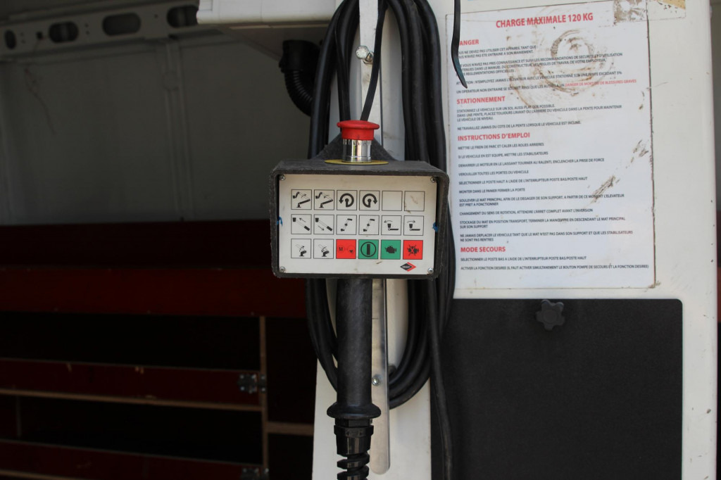 Renault Master Versalift ET26L 10m Klima nur 217h HU-UVV - Veoautolt tõusev platvorm: pilt 2 Renault Master Versalift ET26L 10m Klima nur 217h HU-UVV - Veoautolt tõusev platvorm: pilt 2
