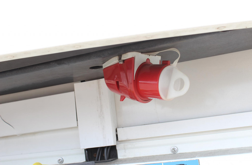 SCHMITZ Bi-Multi-Temp. TW Rolltor Lenkachse Rent-Miete - Külmutiga poolhaagis: pilt 5 SCHMITZ Bi-Multi-Temp. TW Rolltor Lenkachse Rent-Miete - Külmutiga poolhaagis: pilt 5
