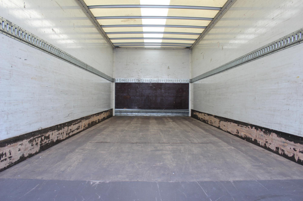 Volvo FM 330 E6 Koffer 7,8m Klima LBW Liftachse - Kasti veoauto: pilt 2 Volvo FM 330 E6 Koffer 7,8m Klima LBW Liftachse - Kasti veoauto: pilt 2