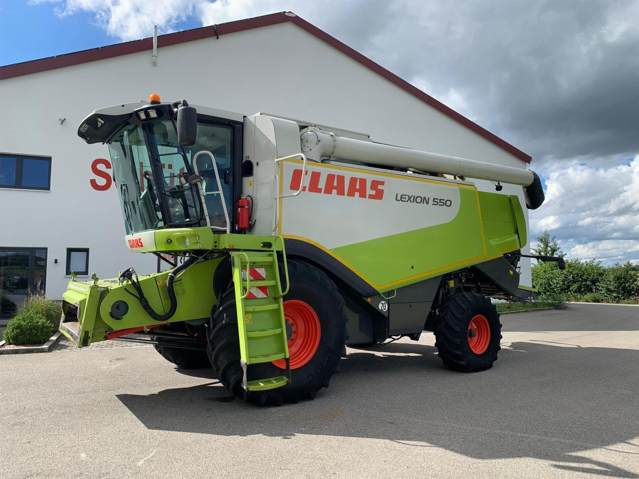CLAAS Lexion 550 mit Schneidwerk V660, 3D und Klimaautomatik, gepflegter Zustand, Baujahr 2009 - Kombain: pilt 2 CLAAS Lexion 550 mit Schneidwerk V660, 3D und Klimaautomatik, gepflegter Zustand, Baujahr 2009 - Kombain: pilt 2