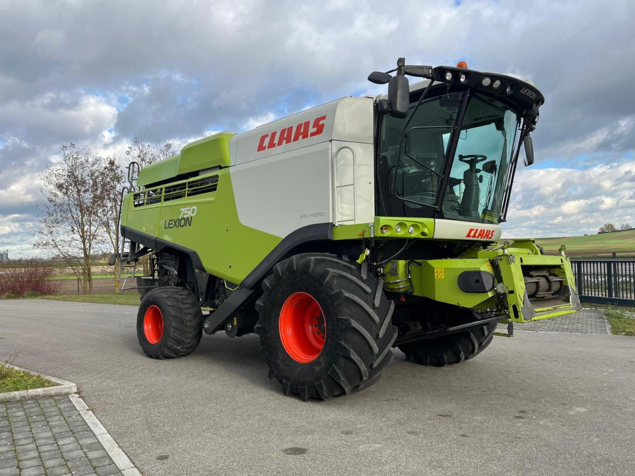 CLAAS Lexion 750 V-Kanal 3D, 30kmh, Mercedes Motor, Baujahr 2017 - Kombain: pilt 5 CLAAS Lexion 750 V-Kanal 3D, 30kmh, Mercedes Motor, Baujahr 2017 - Kombain: pilt 5