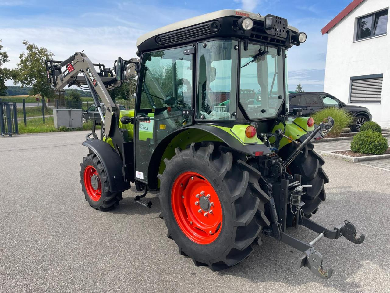 CLAAS Nexos 210 inkl. Frontlader, Frontzapfwelle - Traktor: pilt 3 CLAAS Nexos 210 inkl. Frontlader, Frontzapfwelle - Traktor: pilt 3