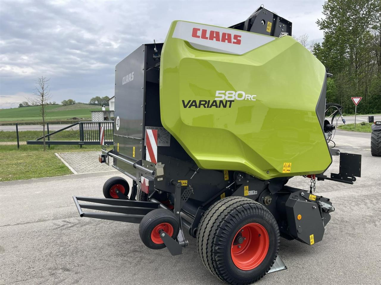 CLAAS Variant 580 RC PRO, neuwertige Rundballenpresse, Baujahr 2023 - Heinapress, ümmargune: pilt 5 CLAAS Variant 580 RC PRO, neuwertige Rundballenpresse, Baujahr 2023 - Heinapress, ümmargune: pilt 5