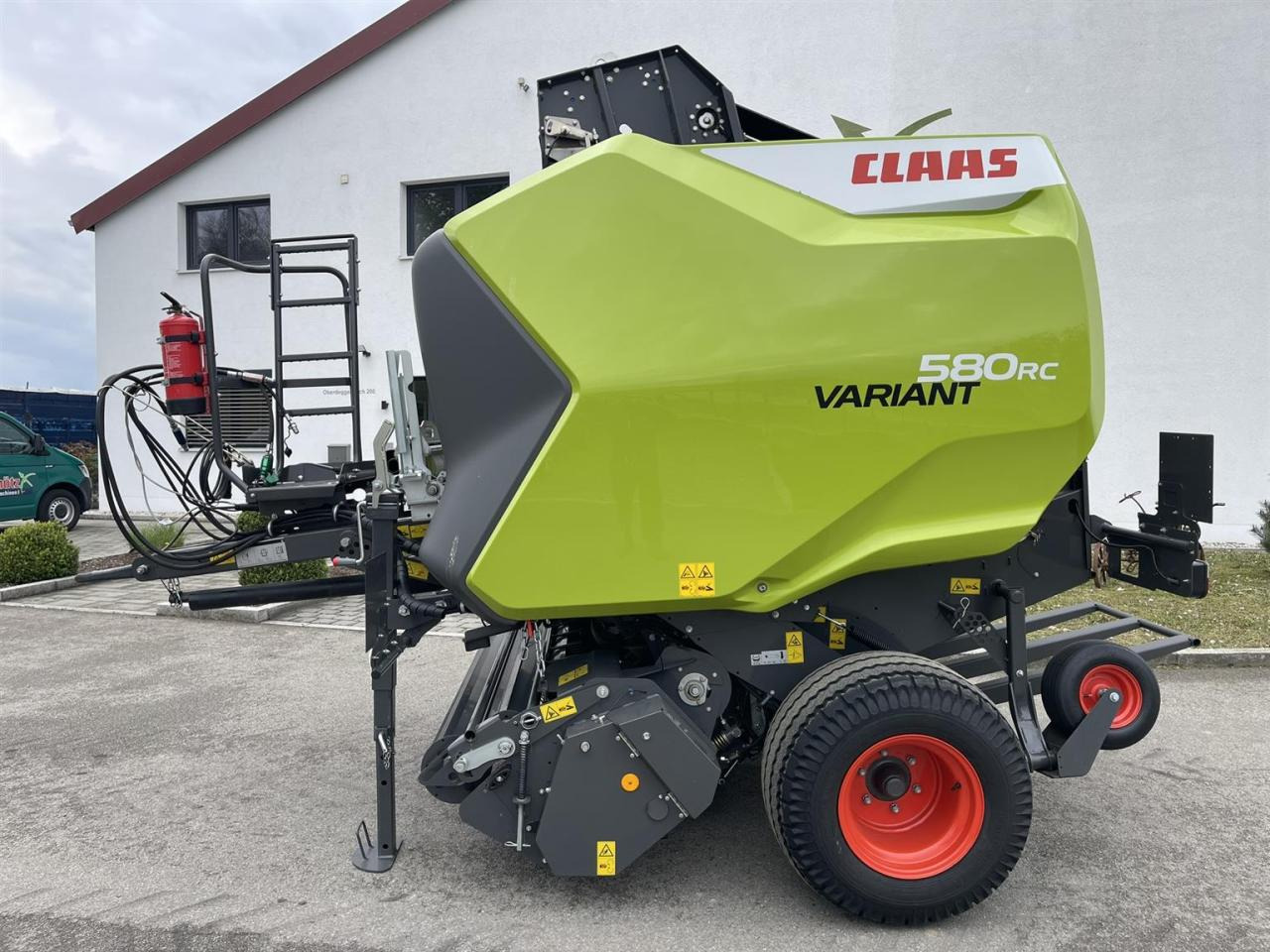 CLAAS neuwertige Rundballenpresse Variant 580 RC Pro, ca. 1003 Ballen, Bj. 2023 - Heinapress, ümmargune: pilt 2 CLAAS neuwertige Rundballenpresse Variant 580 RC Pro, ca. 1003 Ballen, Bj. 2023 - Heinapress, ümmargune: pilt 2