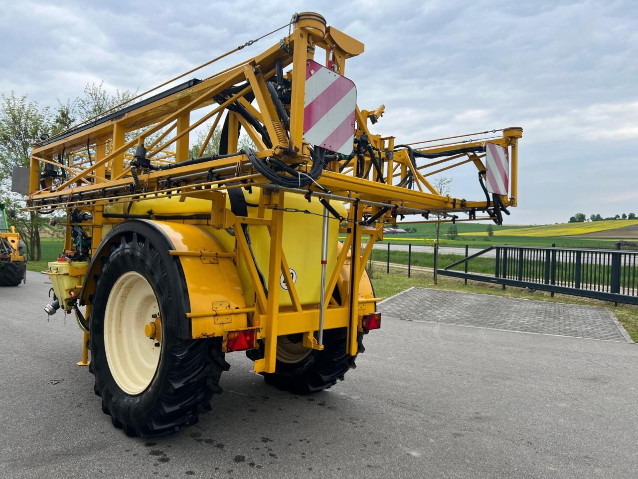 Dubex Vector 27m 3200 Liter Spritze, Baujahr 2002 - Järelveetav pritsija: pilt 3 Dubex Vector 27m 3200 Liter Spritze, Baujahr 2002 - Järelveetav pritsija: pilt 3