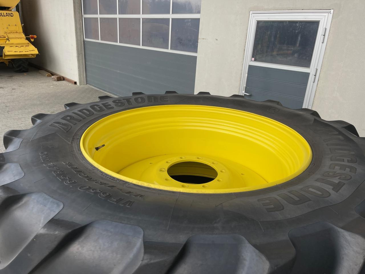 John Deere 6R250 Kompletträder 650/65 R42, Bridgestone Decken - Traktor: pilt 2 John Deere 6R250 Kompletträder 650/65 R42, Bridgestone Decken - Traktor: pilt 2