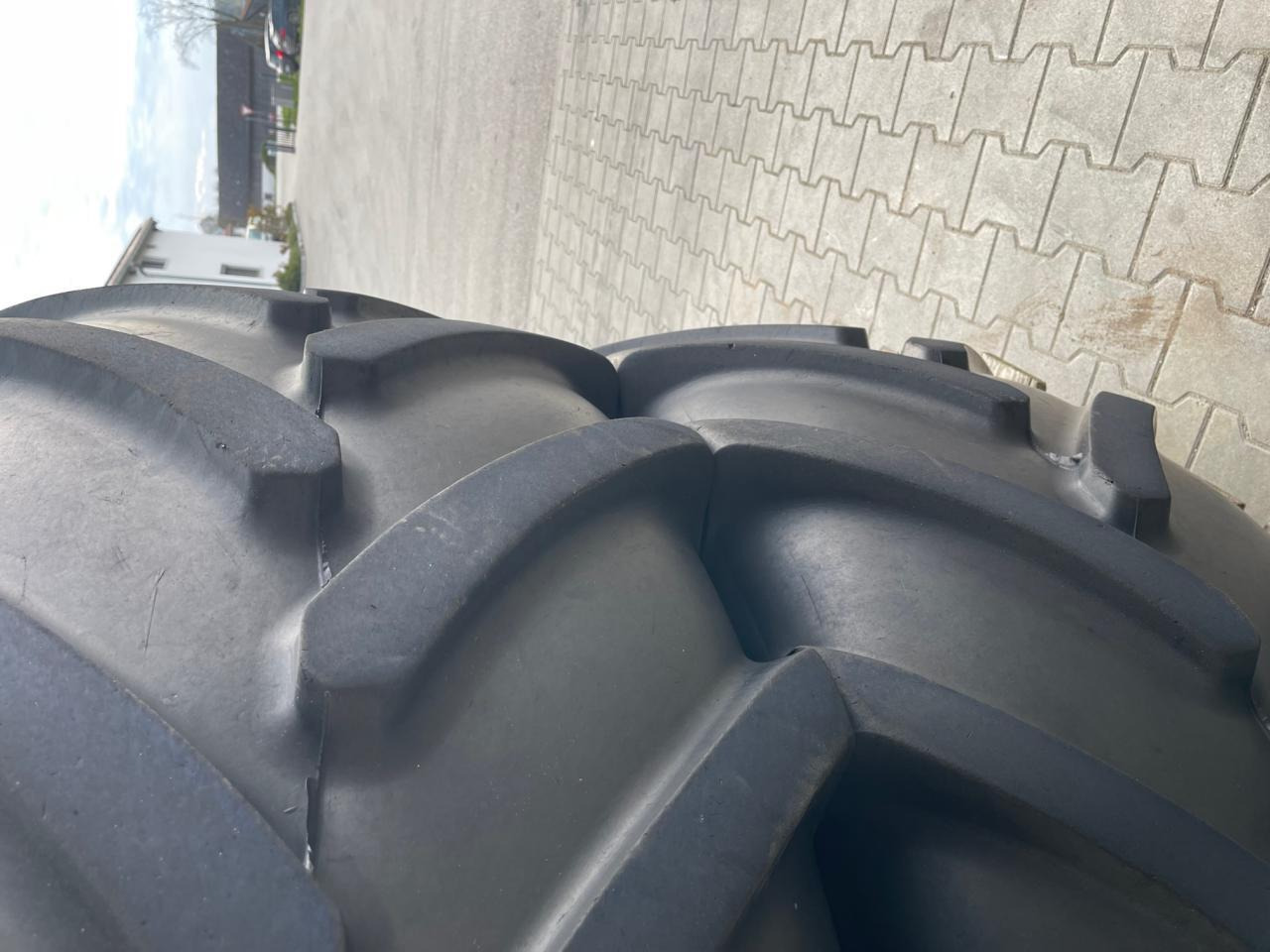 John Deere 6R250 Kompletträder 650/65 R42, Bridgestone Decken - Traktor: pilt 4 John Deere 6R250 Kompletträder 650/65 R42, Bridgestone Decken - Traktor: pilt 4