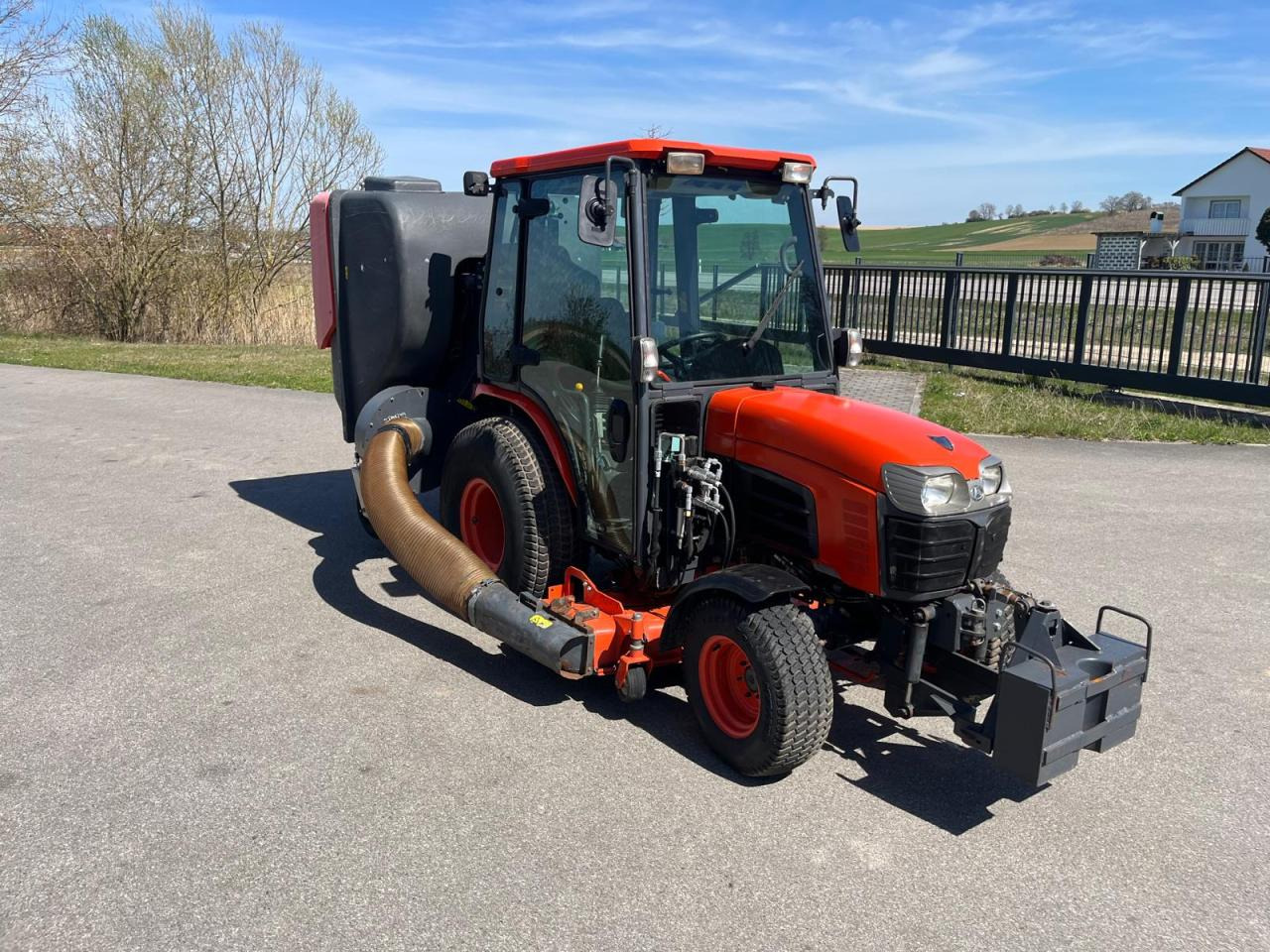 Kubota B3030 Grüngutbehälter Hochentlader - Muruniiduk: pilt 5 Kubota B3030 Grüngutbehälter Hochentlader - Muruniiduk: pilt 5