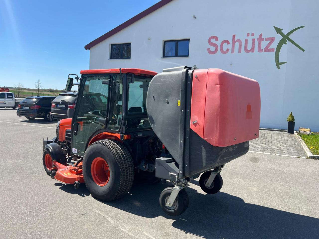 Kubota B3030 Grüngutbehälter Hochentlader - Muruniiduk: pilt 3 Kubota B3030 Grüngutbehälter Hochentlader - Muruniiduk: pilt 3