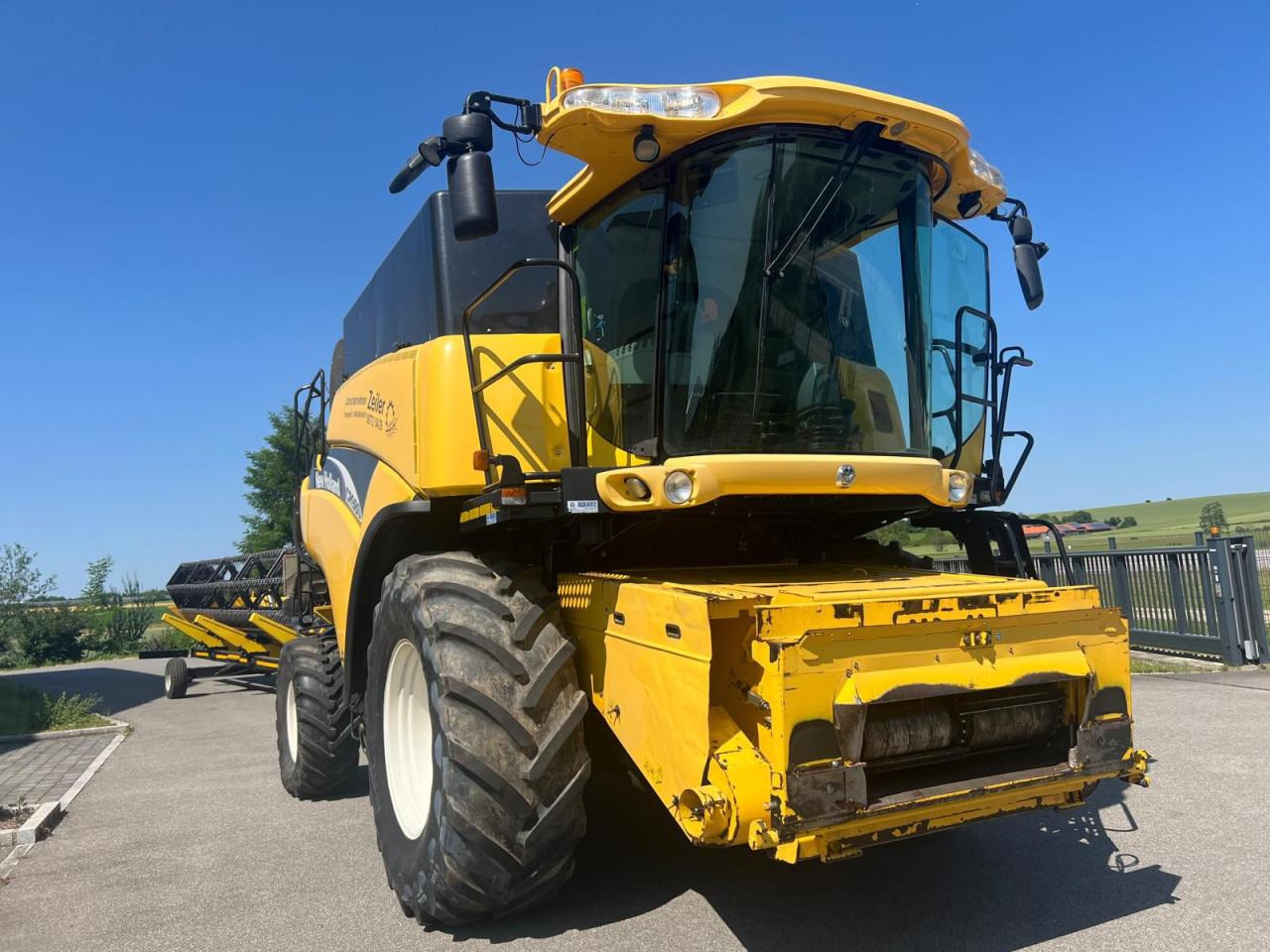 New Holland CR 980, Allrad, Maisausrüstung, Schneidwerk - Kombain: pilt 3 New Holland CR 980, Allrad, Maisausrüstung, Schneidwerk - Kombain: pilt 3