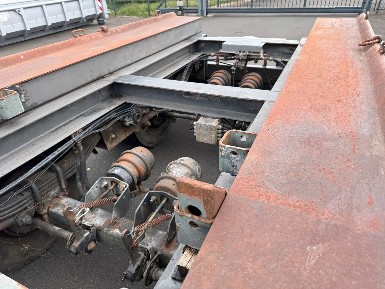 Hüffermann HMA 24.24 3- Achs- Blattfederung - Multilift/ Liftdumper haagis: pilt 4 Hüffermann HMA 24.24 3- Achs- Blattfederung - Multilift/ Liftdumper haagis: pilt 4