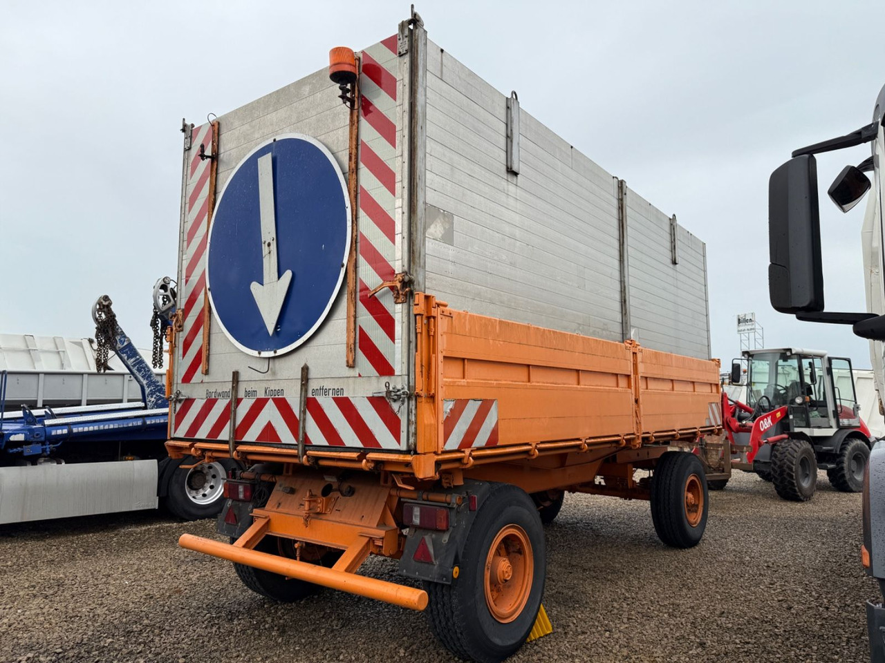 Kässbohrer 3 - Seiten Kipper Blattfederung + Zusatzaufbau - Kalluri järelhaagis: pilt 3 Kässbohrer 3 - Seiten Kipper Blattfederung + Zusatzaufbau - Kalluri järelhaagis: pilt 3