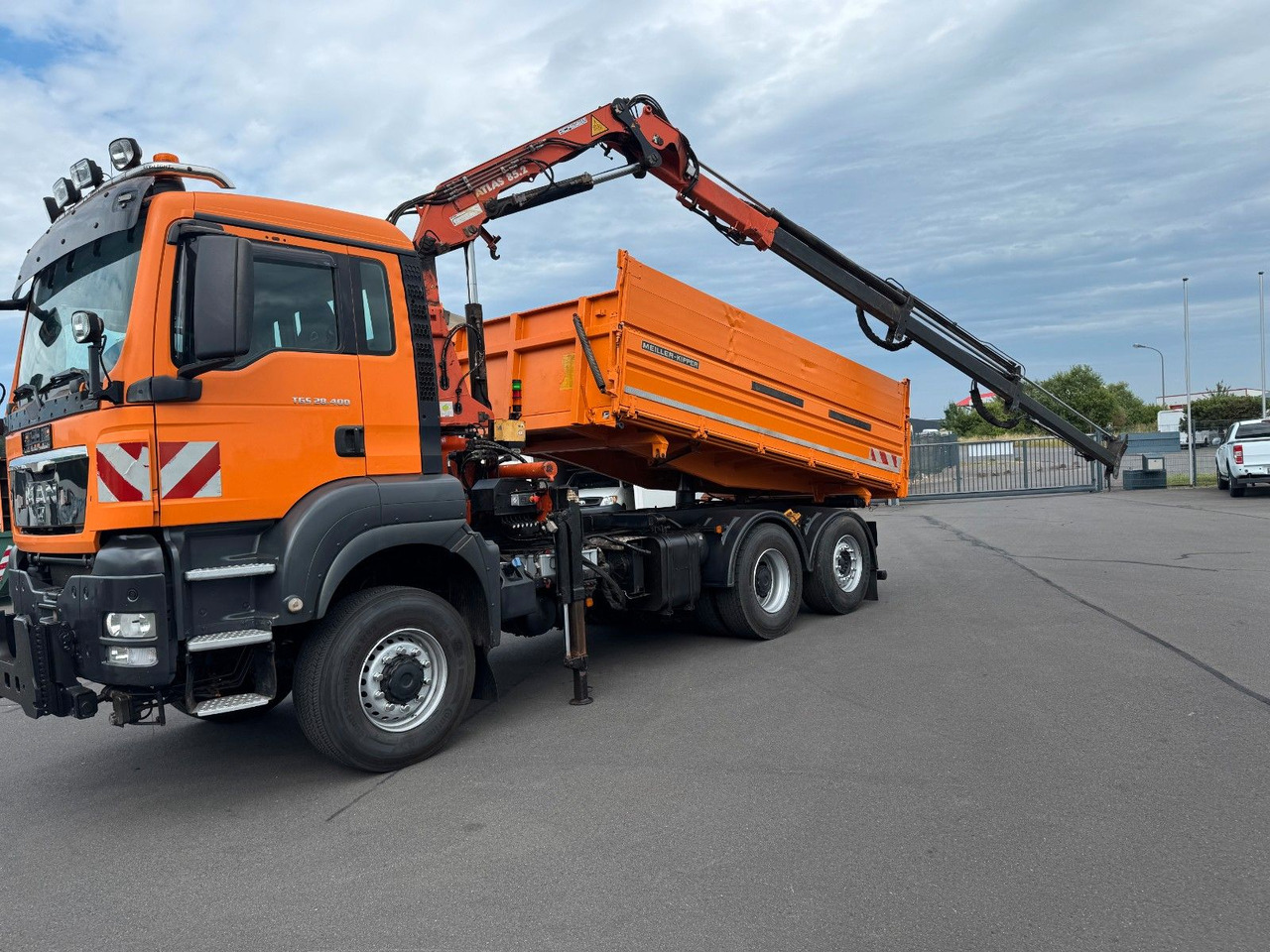 MAN TGS 28.400 6x4-4 BL Kipper / Kran / Winterdienst - Kallurauto, Kraanaga veoauto: pilt 1 MAN TGS 28.400 6x4-4 BL Kipper / Kran / Winterdienst - Kallurauto, Kraanaga veoauto: pilt 1