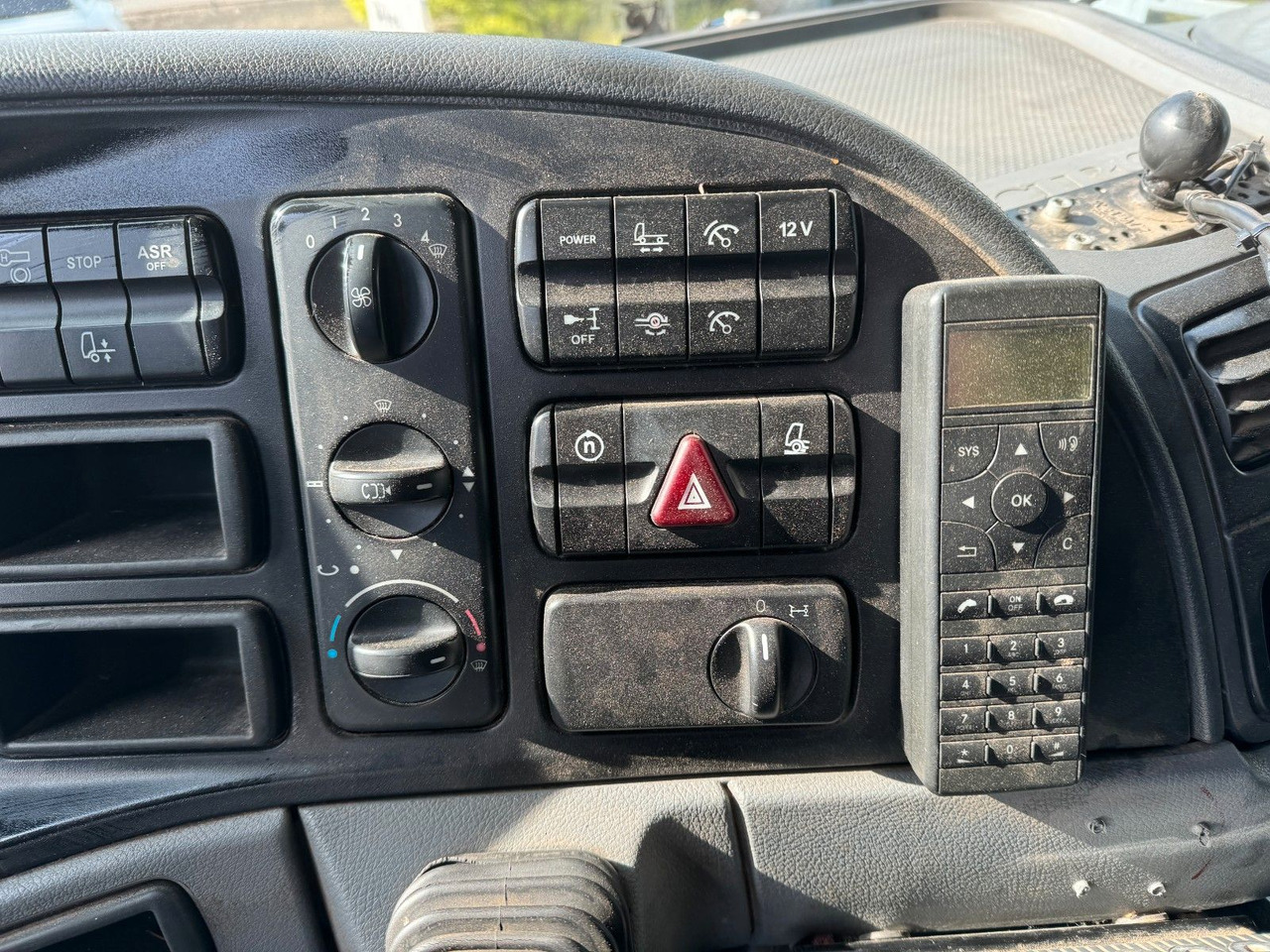 Kabiinišassiiga veoauto Mercedes-Benz Actros 1832 MP 3 Mercedes-Benz Actros 1832 MP 3: pilt 13