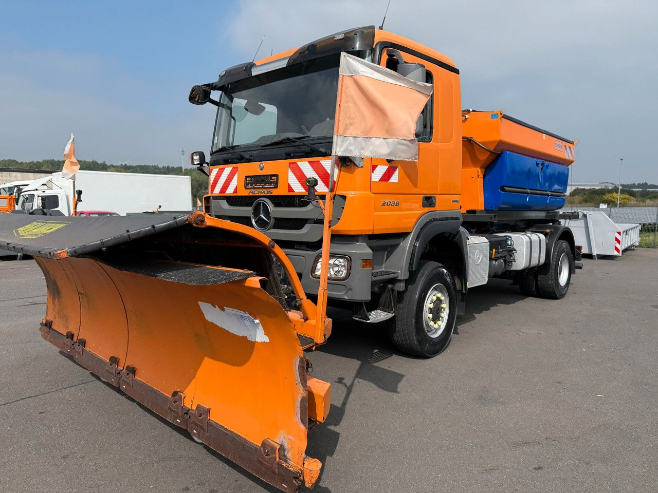Mercedes-Benz Actros 2036 4x4 Dautelwechselsystem Winterdienst - Kabiinišassiiga veoauto: pilt 3 Mercedes-Benz Actros 2036 4x4 Dautelwechselsystem Winterdienst - Kabiinišassiiga veoauto: pilt 3