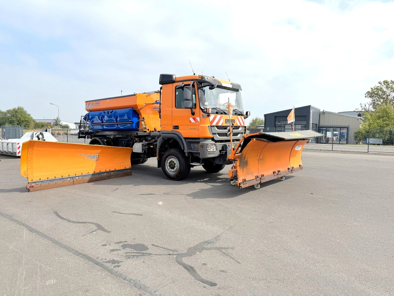Mercedes-Benz Actros 2036 4x4 Dautelwechselsystem Winterdienst - Kabiinišassiiga veoauto: pilt 1 Mercedes-Benz Actros 2036 4x4 Dautelwechselsystem Winterdienst - Kabiinišassiiga veoauto: pilt 1
