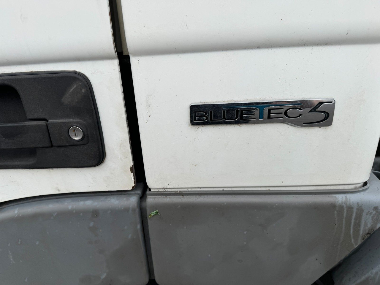 Mercedes-Benz Actros 2532 6x2 MP 3 Fahrgestell Mercedes-Benz Actros 2532 6x2 MP 3 Fahrgestell - Kabiinišassiiga veoauto: pilt 3 Mercedes-Benz Actros 2532 6x2 MP 3 Fahrgestell Mercedes-Benz Actros 2532 6x2 MP 3 Fahrgestell - Kabiinišassiiga veoauto: pilt 3