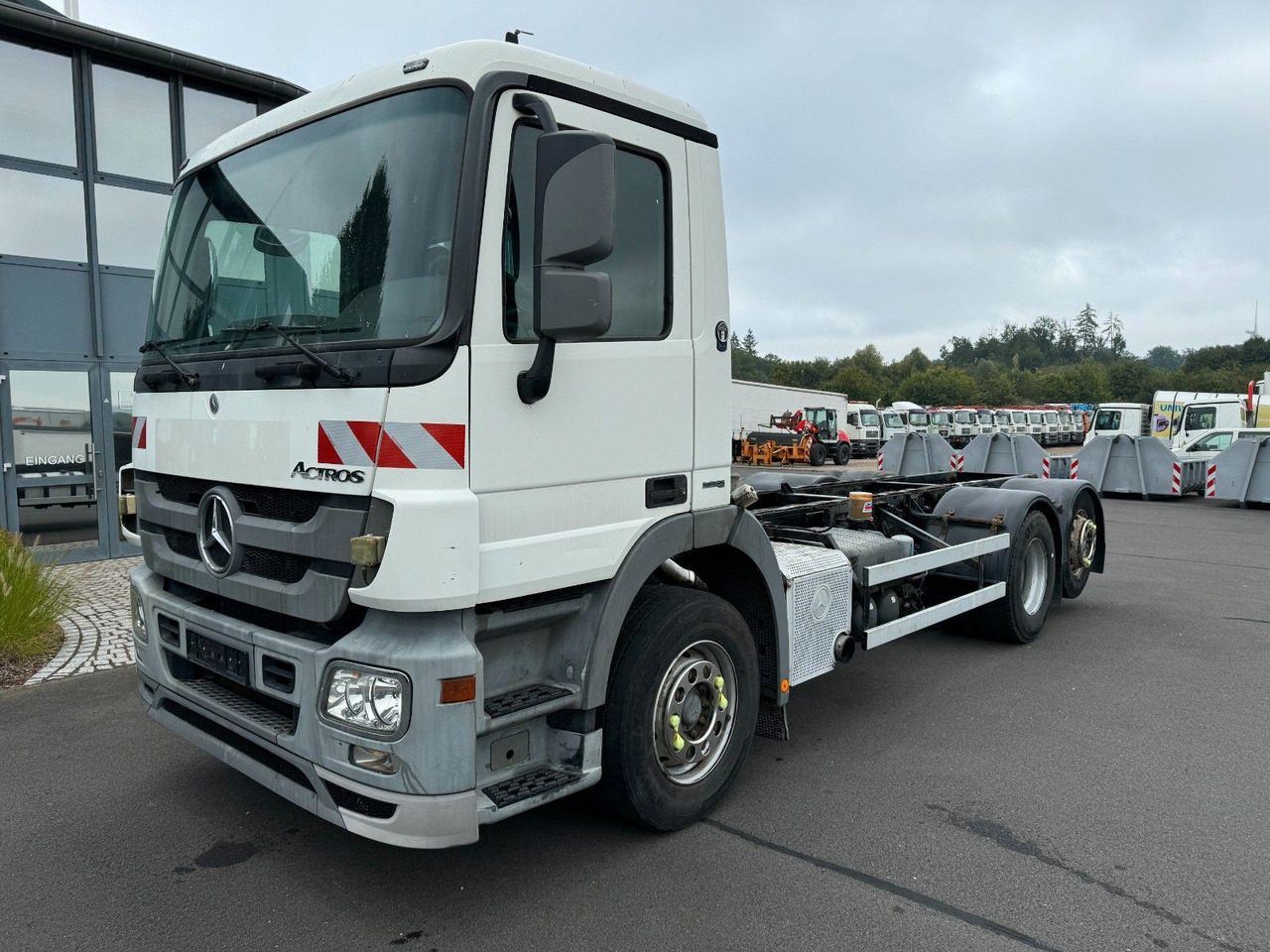 Mercedes-Benz Actros 2532 6x2 MP 3 Fahrgestell Mercedes-Benz Actros 2532 6x2 MP 3 Fahrgestell - Kabiinišassiiga veoauto: pilt 1 Mercedes-Benz Actros 2532 6x2 MP 3 Fahrgestell Mercedes-Benz Actros 2532 6x2 MP 3 Fahrgestell - Kabiinišassiiga veoauto: pilt 1
