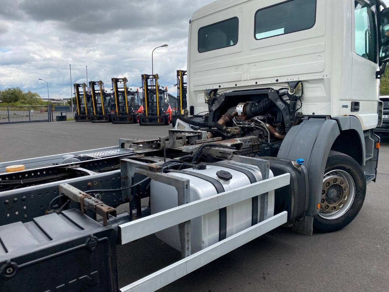 Mercedes-Benz Actros 2532 MP3 6x2 Hydraulik, 10 x am Lager Mercedes-Benz Actros 2532 MP3 6x2 Hydraulik, 10 x am Lager - Kabiinišassiiga veoauto: pilt 4 Mercedes-Benz Actros 2532 MP3 6x2 Hydraulik, 10 x am Lager Mercedes-Benz Actros 2532 MP3 6x2 Hydraulik, 10 x am Lager - Kabiinišassiiga veoauto: pilt 4