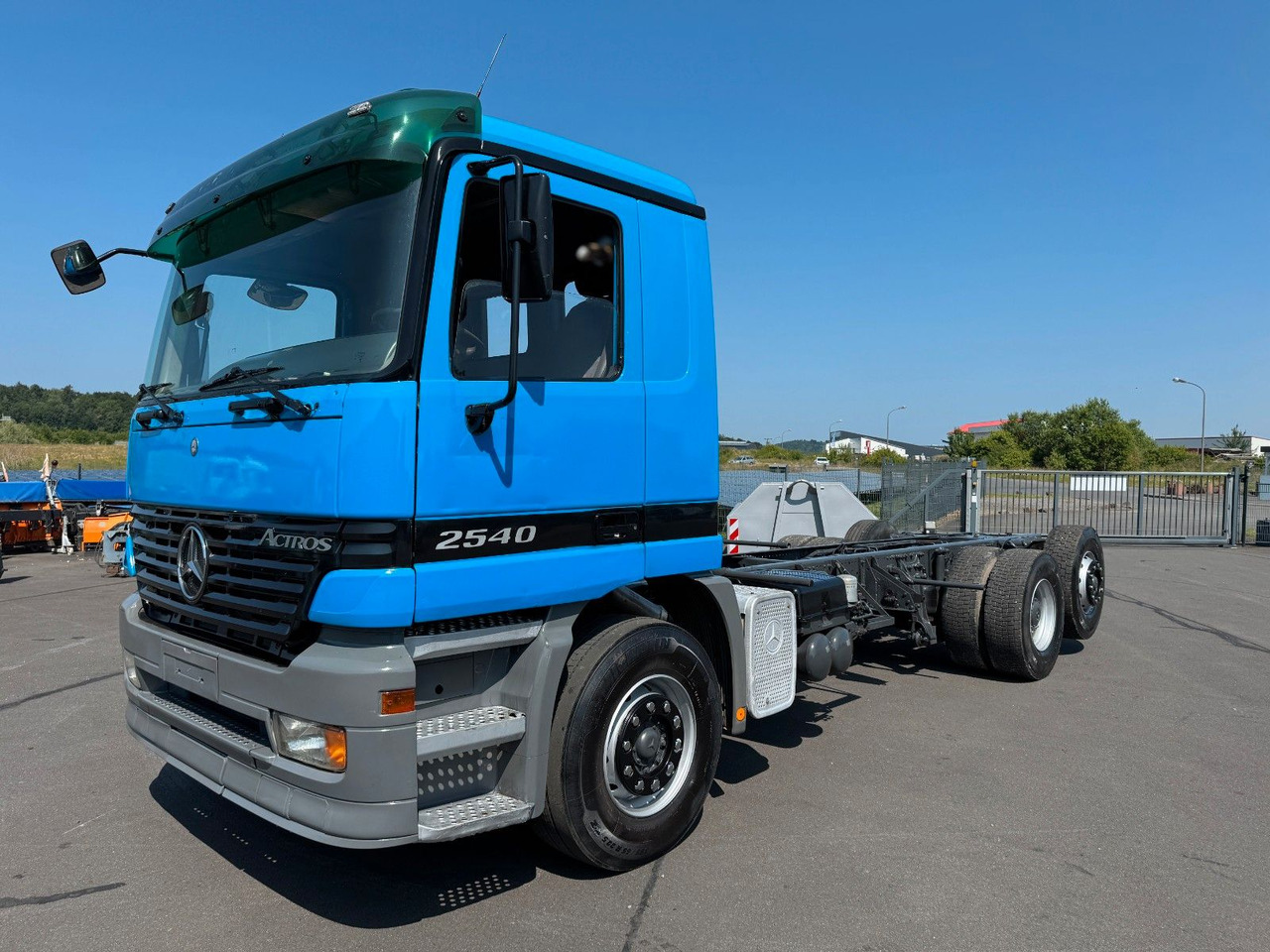Mercedes-Benz Actros 2540 6x2 Kupplung Klima Hydraulikpumpe - Kabiinišassiiga veoauto: pilt 1 Mercedes-Benz Actros 2540 6x2 Kupplung Klima Hydraulikpumpe - Kabiinišassiiga veoauto: pilt 1