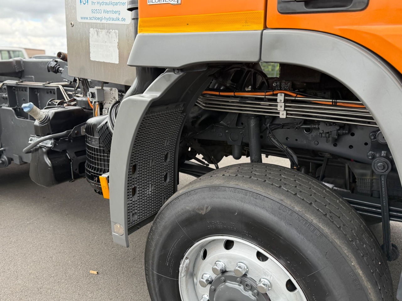 Mercedes-Benz Actros 3341 6x6 Hydraulikpumpe + Tank - Kabiinišassiiga veoauto: pilt 4 Mercedes-Benz Actros 3341 6x6 Hydraulikpumpe + Tank - Kabiinišassiiga veoauto: pilt 4