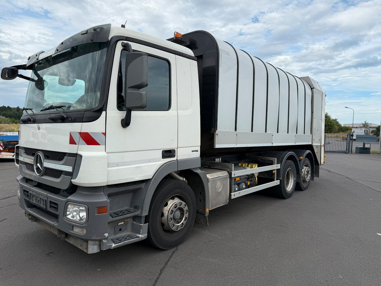 Mercedes-Benz Actros MP3 2532 6x2 Faun Rotorpress 521 - Prügiauto: pilt 1 Mercedes-Benz Actros MP3 2532 6x2 Faun Rotorpress 521 - Prügiauto: pilt 1