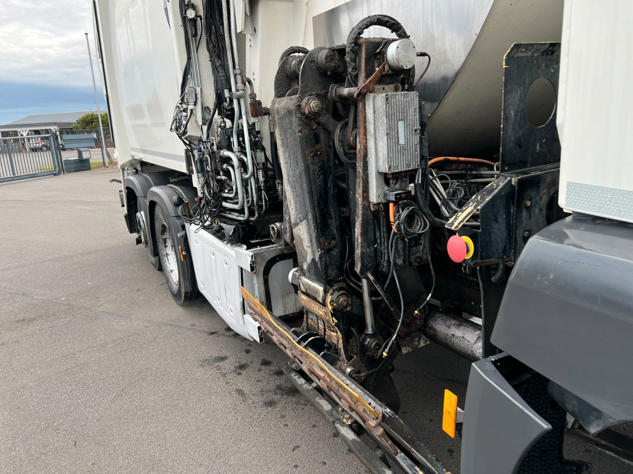 Mercedes-Benz Antos 2533 6x2 Seitenlader Faun Sidepress Mercedes-Benz Antos 2533 6x2 Seitenlader Faun Sidepress liising Mercedes-Benz Antos 2533 6x2 Seitenlader Faun Sidepress Mercedes-Benz Antos 2533 6x2 Seitenlader Faun Sidepress: pilt 7
