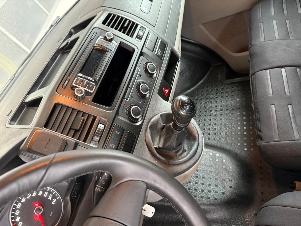 Madelauto, Meeskonnaauto Volkswagen VW T 5 2,0 TDI  Doka AHK Klima 114 PS: pilt 6