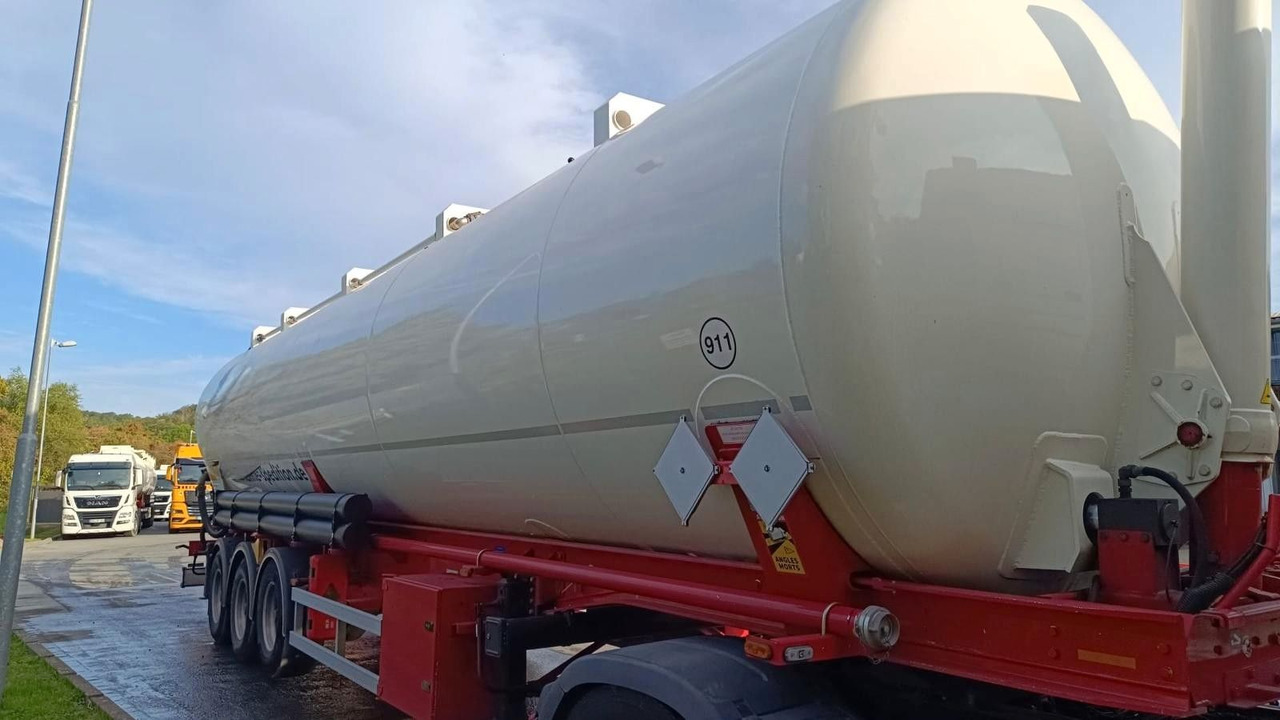 Kässbohrer Kippsilo 60m³ ADR - Silo poolhaagis: pilt 2 Kässbohrer Kippsilo 60m³ ADR - Silo poolhaagis: pilt 2