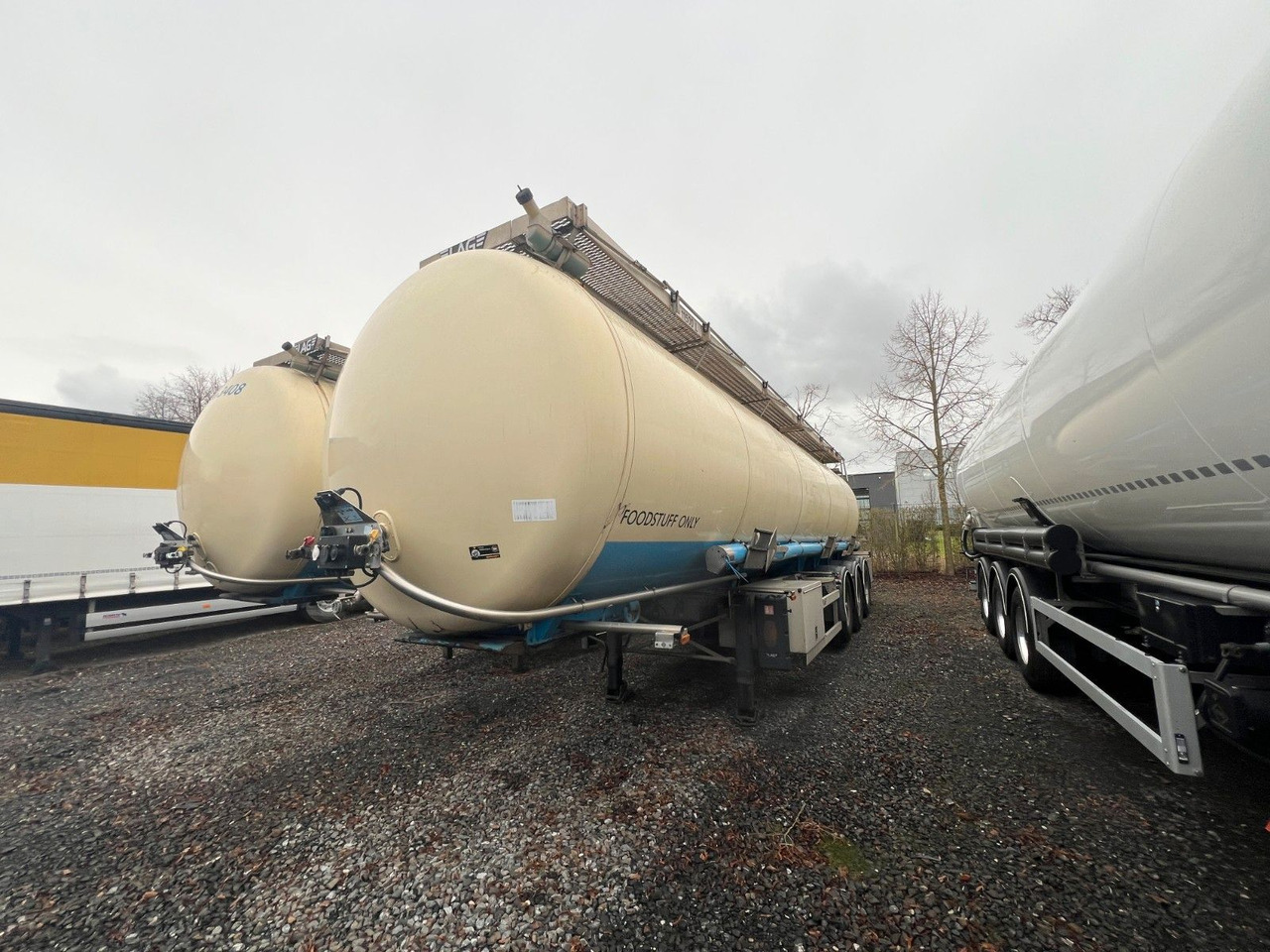 Lag 32000 l Lebensmitteltank mit 3 Kammern, ADR - Tsistern poolhaagis: pilt 3 Lag 32000 l Lebensmitteltank mit 3 Kammern, ADR - Tsistern poolhaagis: pilt 3