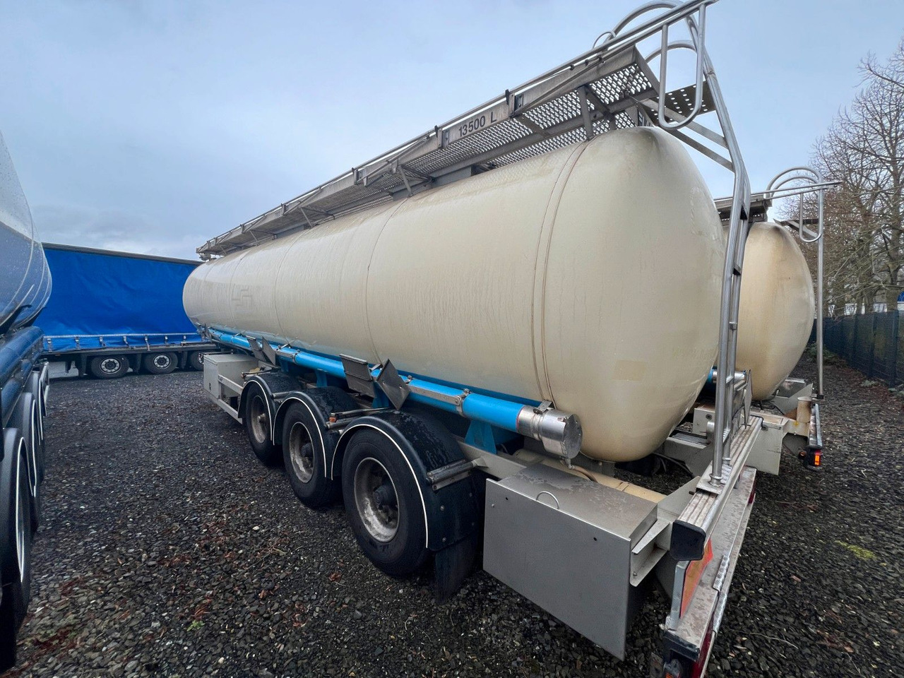 Lag 32000 l Lebensmitteltank mit 3 Kammern, ADR - Tsistern poolhaagis: pilt 5 Lag 32000 l Lebensmitteltank mit 3 Kammern, ADR - Tsistern poolhaagis: pilt 5