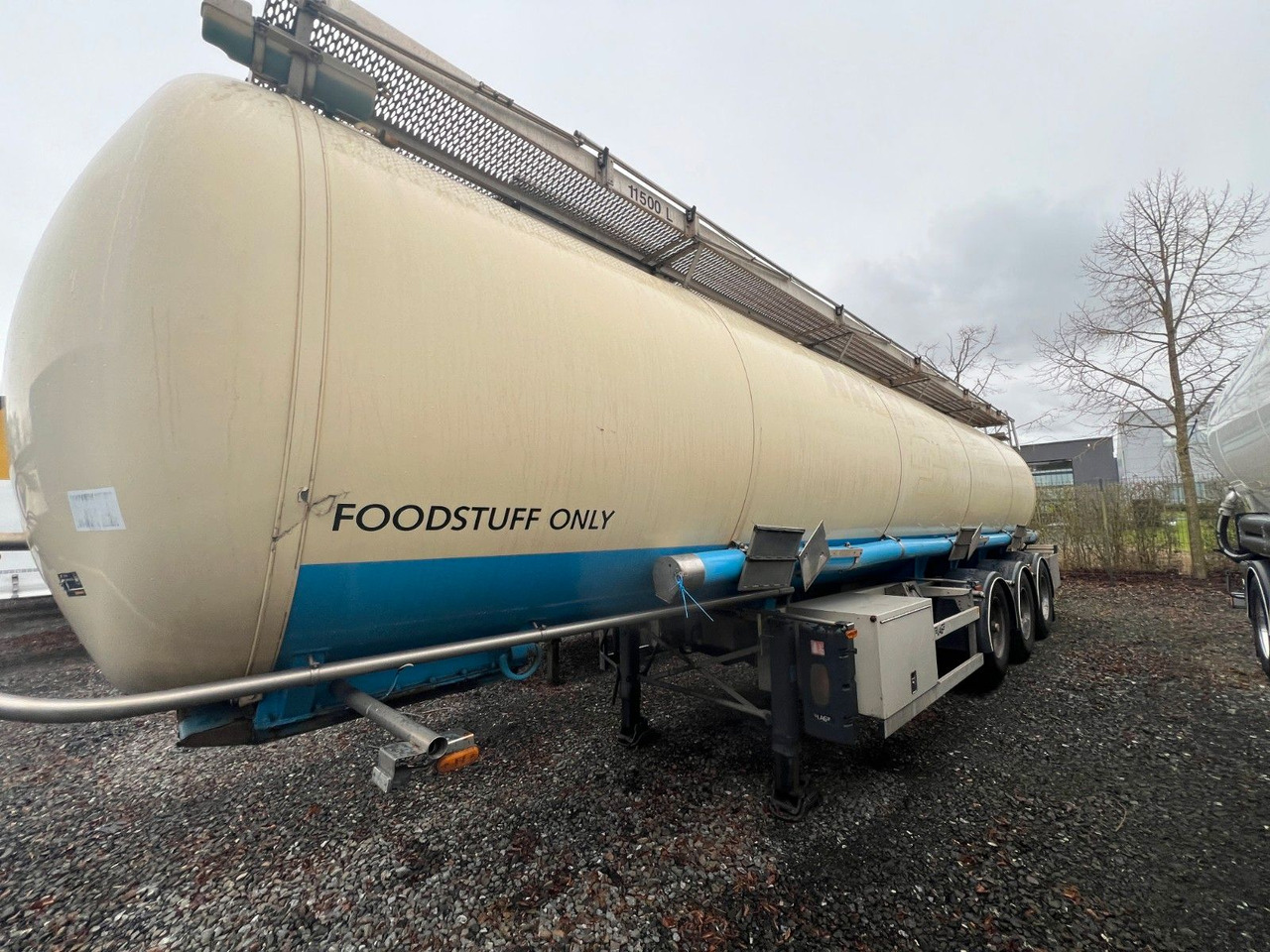 Lag 32000 l Lebensmitteltank mit 3 Kammern, ADR - Tsistern poolhaagis: pilt 4 Lag 32000 l Lebensmitteltank mit 3 Kammern, ADR - Tsistern poolhaagis: pilt 4