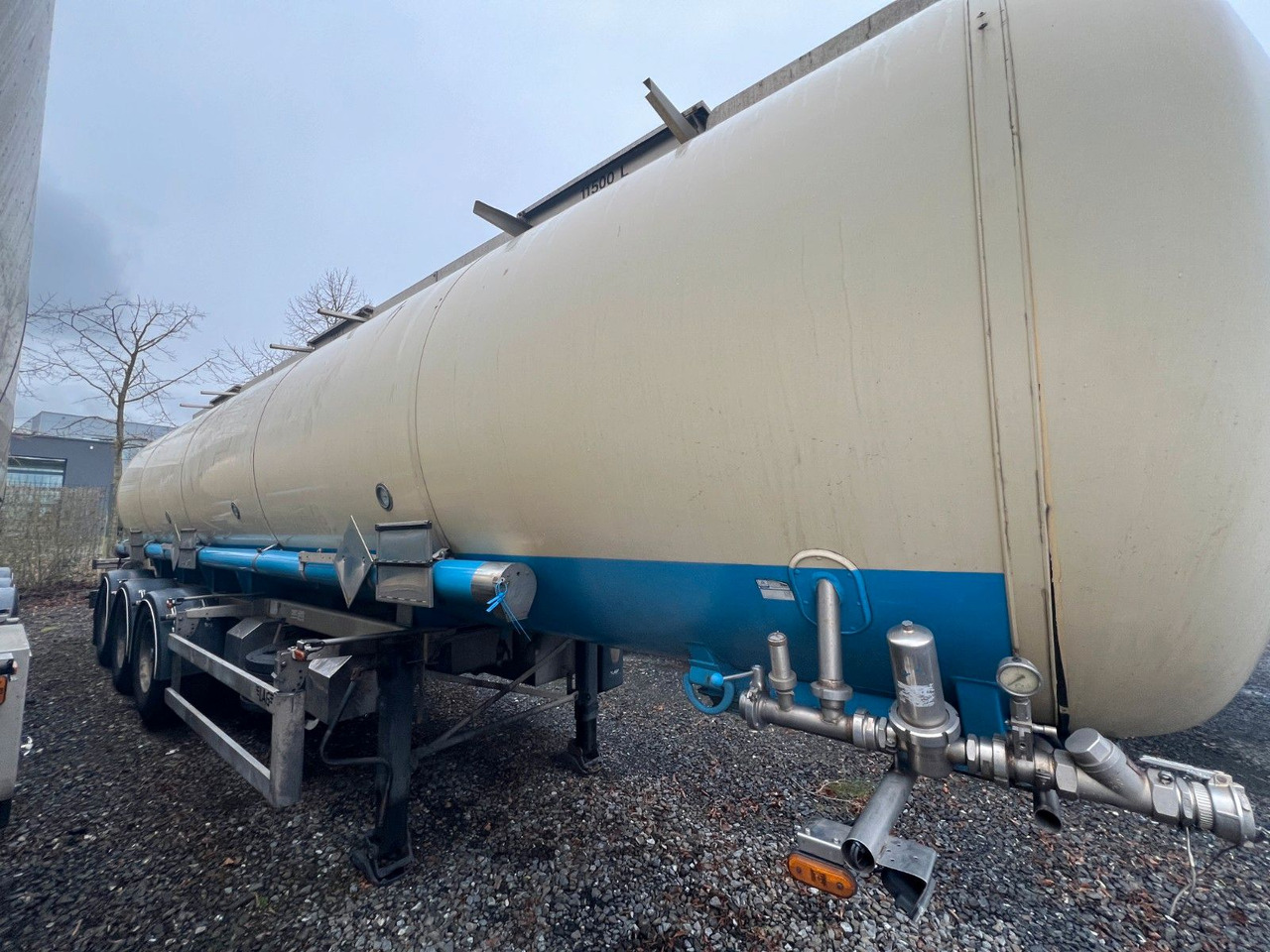 Lag 32000 l Lebensmitteltank mit 3 Kammern, ADR - Tsistern poolhaagis: pilt 2 Lag 32000 l Lebensmitteltank mit 3 Kammern, ADR - Tsistern poolhaagis: pilt 2