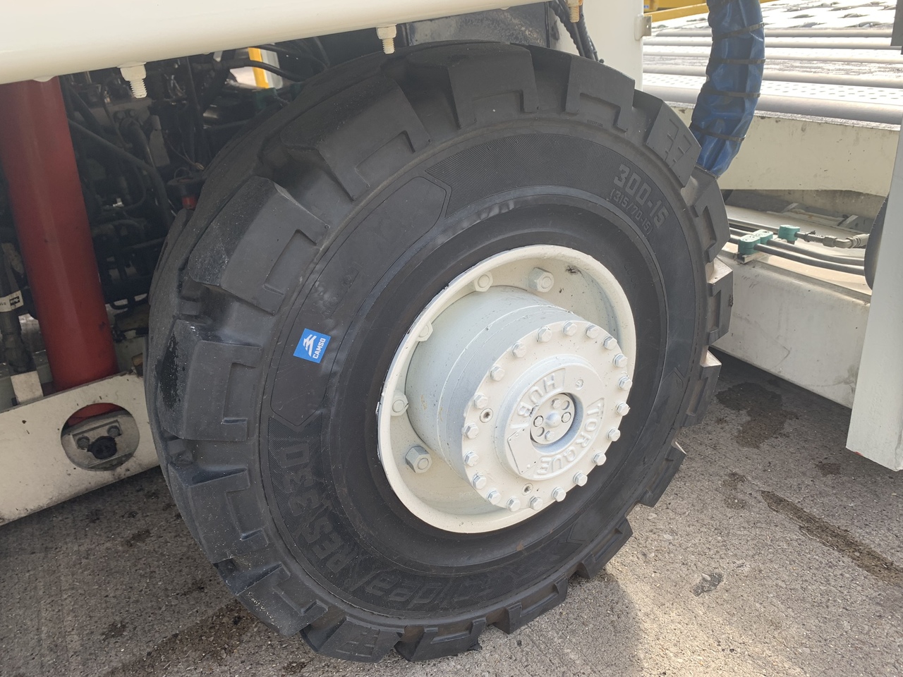 Lower Deck Loader 7 tons FMC Commander 15 - Konteinerite/ Aluste laadimisseade: pilt 4 Lower Deck Loader 7 tons FMC Commander 15 - Konteinerite/ Aluste laadimisseade: pilt 4