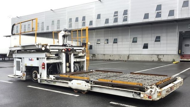 Lower Deck Loader FMC Commander 15 Wide - Konteinerite/ Aluste laadimisseade: pilt 3 Lower Deck Loader FMC Commander 15 Wide - Konteinerite/ Aluste laadimisseade: pilt 3