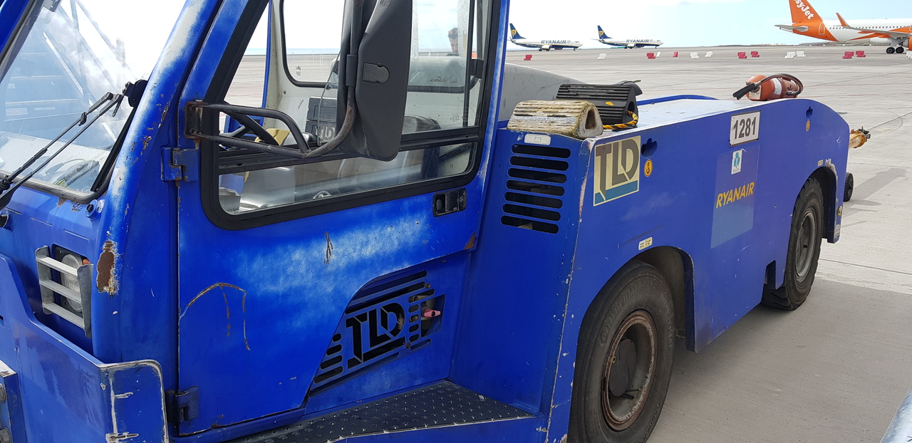 Pushback Tractor TLD 150-12 - Lennukite puksiirsõiduk: pilt 2 Pushback Tractor TLD 150-12 - Lennukite puksiirsõiduk: pilt 2
