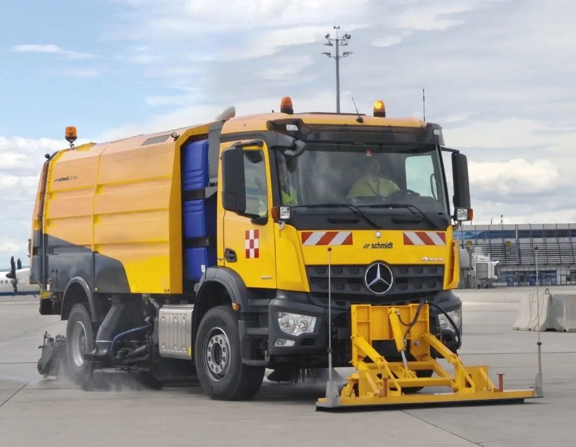 Runway Sweeper Schmidt AS990 - Tänavapühkimismasin: pilt 5 Runway Sweeper Schmidt AS990 - Tänavapühkimismasin: pilt 5