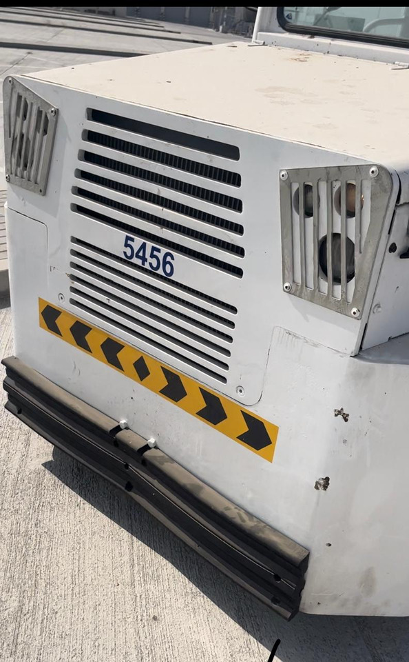 Schopf Rofan ZDi Diesel Tractor 8Tons - Lennukite puksiirsõiduk: pilt 3 Schopf Rofan ZDi Diesel Tractor 8Tons - Lennukite puksiirsõiduk: pilt 3