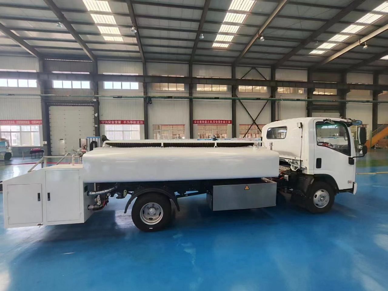 Toilet truck ISUZU - WC teenindusseade: pilt 1 Toilet truck ISUZU - WC teenindusseade: pilt 1